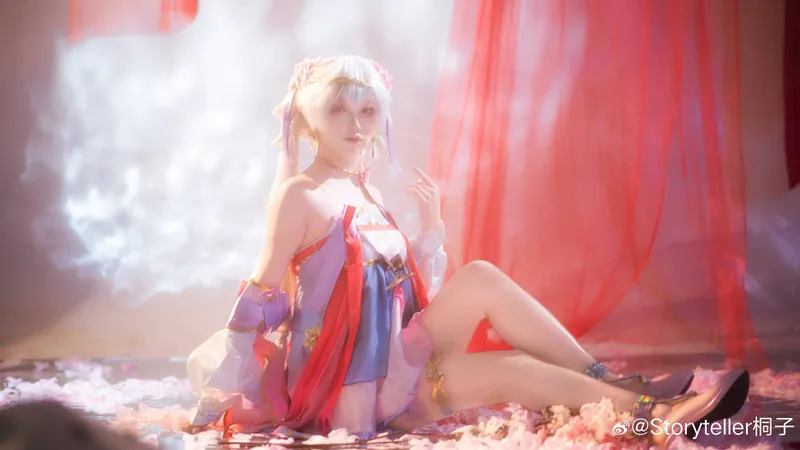 《鸣潮》今汐Cosplay展示