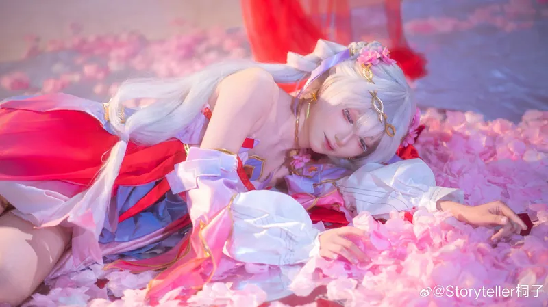 《鸣潮》今汐Cosplay展示