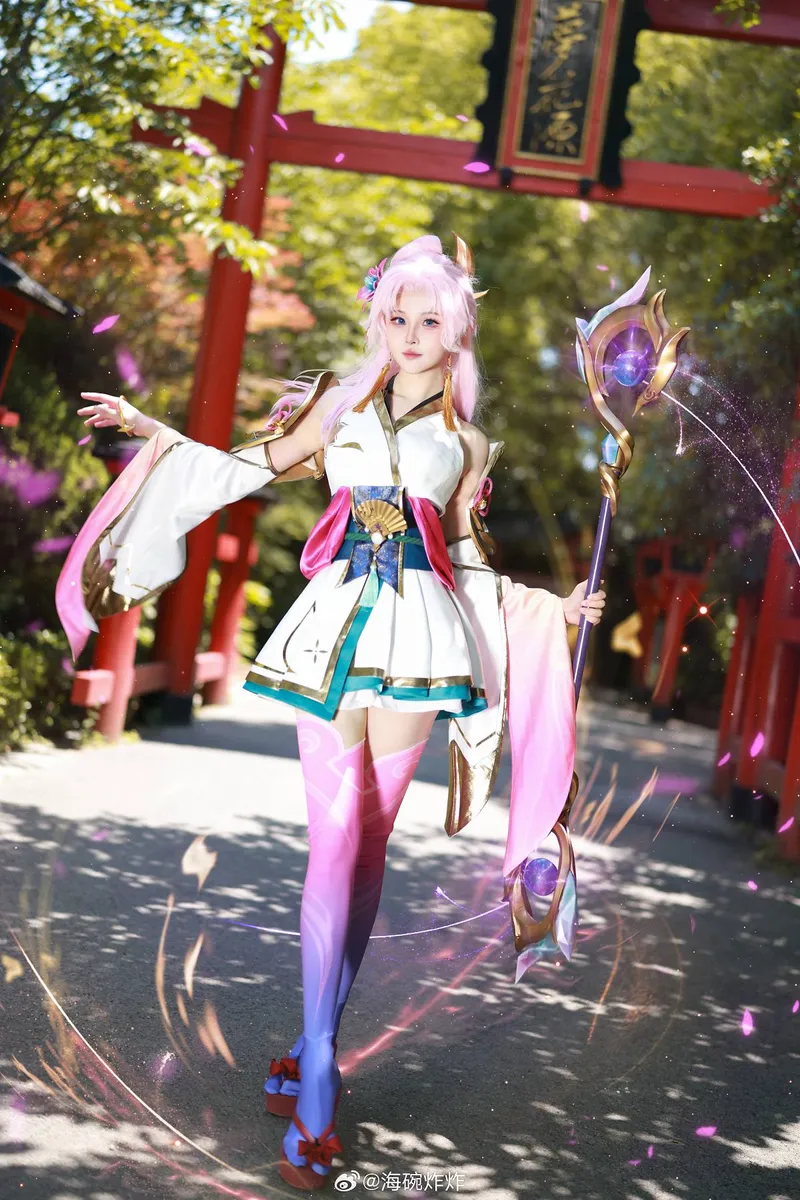 《英雄联盟》拉克丝cosplay展示