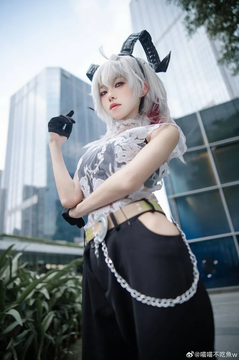 《鸣潮》赞妮cosplay展示