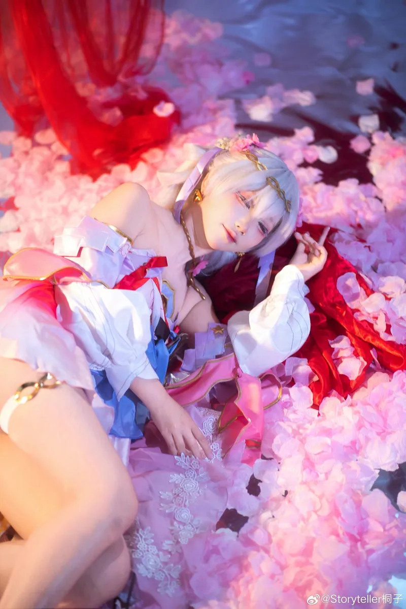 《鸣潮》今汐Cosplay展示