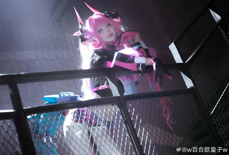 《明日方舟》终末地伊冯cosplay