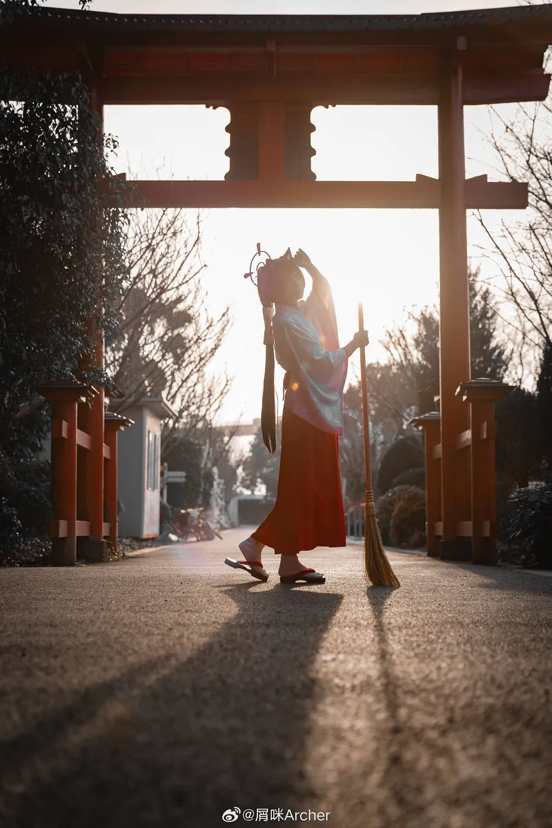 《蔚蓝档案》芹香cosplay展示