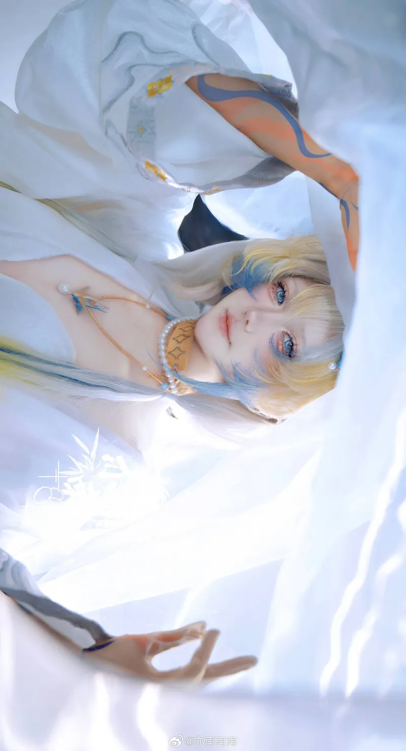 《明日方舟》黍Cosplay展示