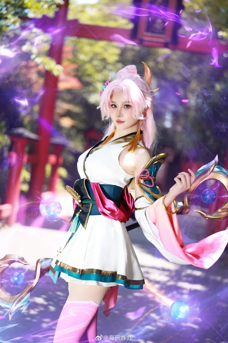 《英雄联盟》拉克丝cosplay展示-魔杖挥动的魅力