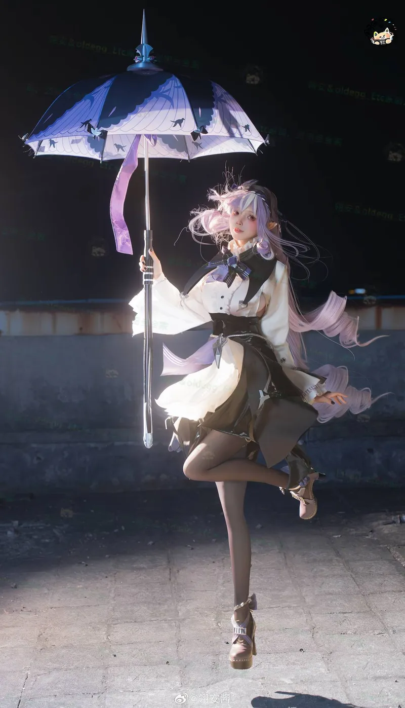 《绝区零》薇薇安cosplay展示