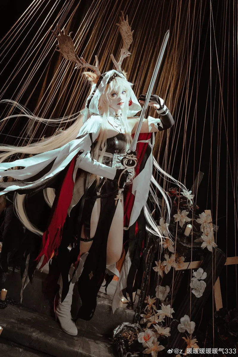 《明日方舟》薇薇安娜cosplay展示