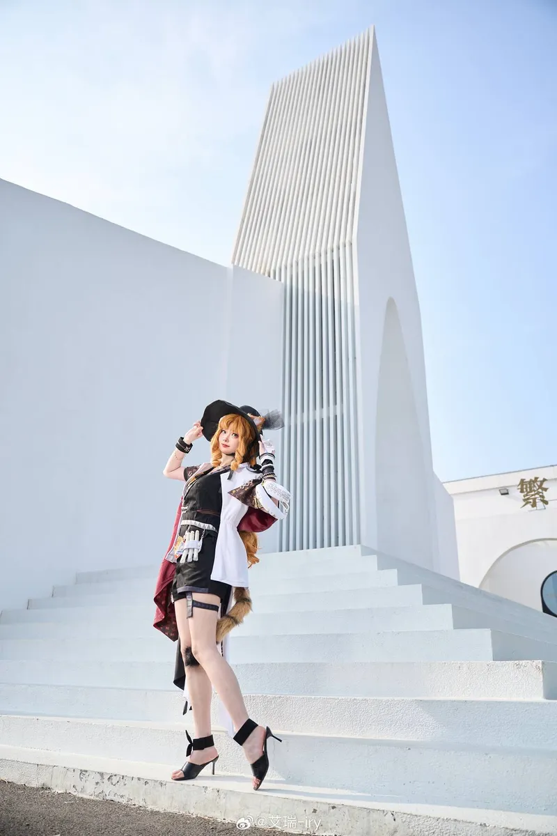 《明日方舟》琳琅诗怀雅cosplay展示