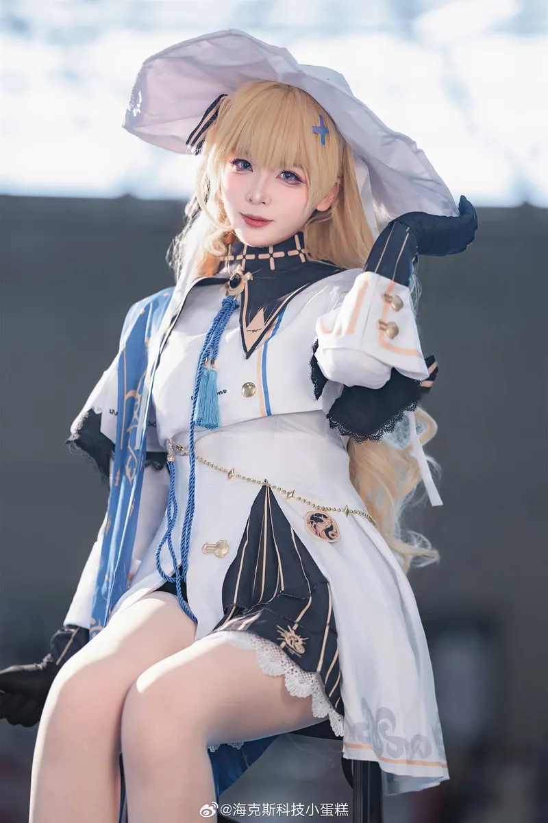 《鸣潮》菲比Cosplay展示