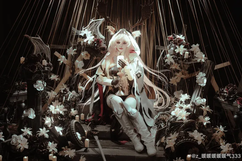 《明日方舟》薇薇安娜cosplay展示