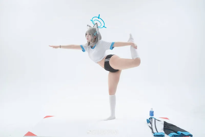 《蔚蓝档案》砂狼白子cosplay展示