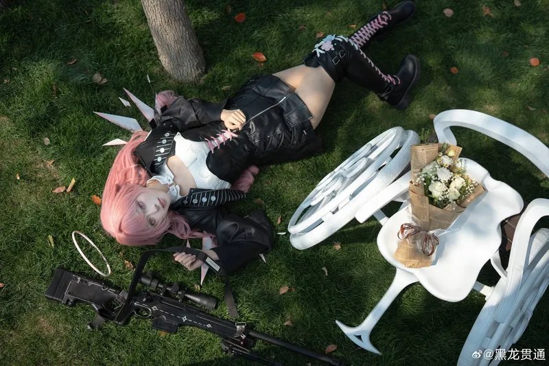 《明日方舟》蕾缪安cosplay展示