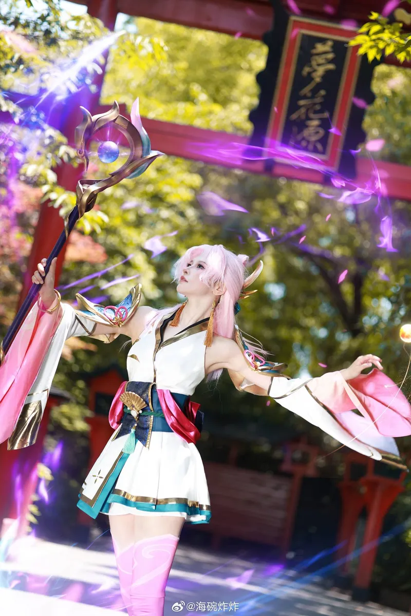 《英雄联盟》拉克丝cosplay展示