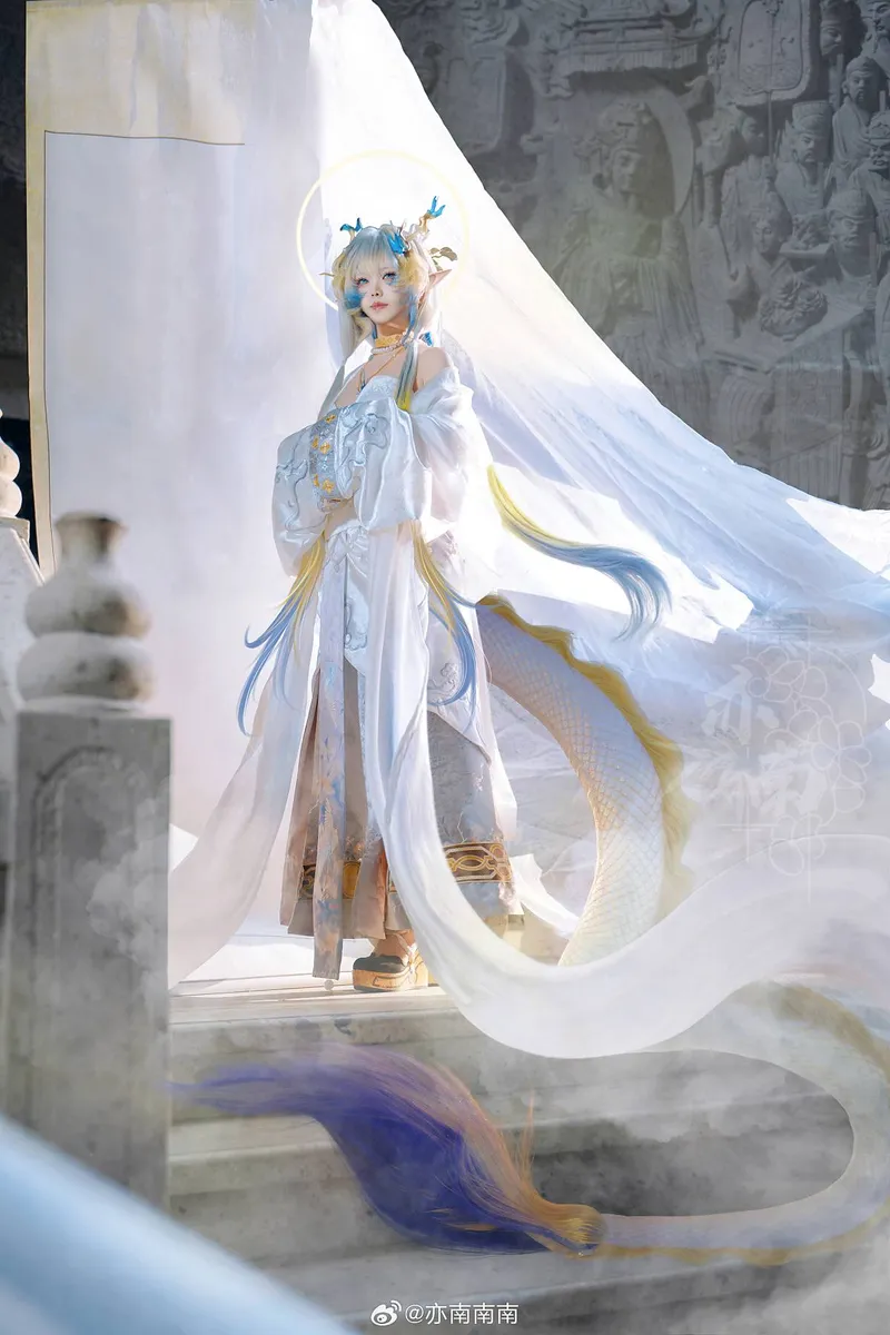 《明日方舟》黍Cosplay展示