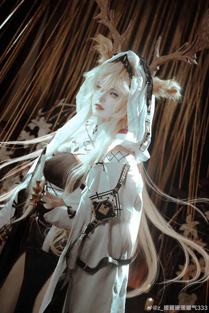 《明日方舟》薇薇安娜cosplay展示