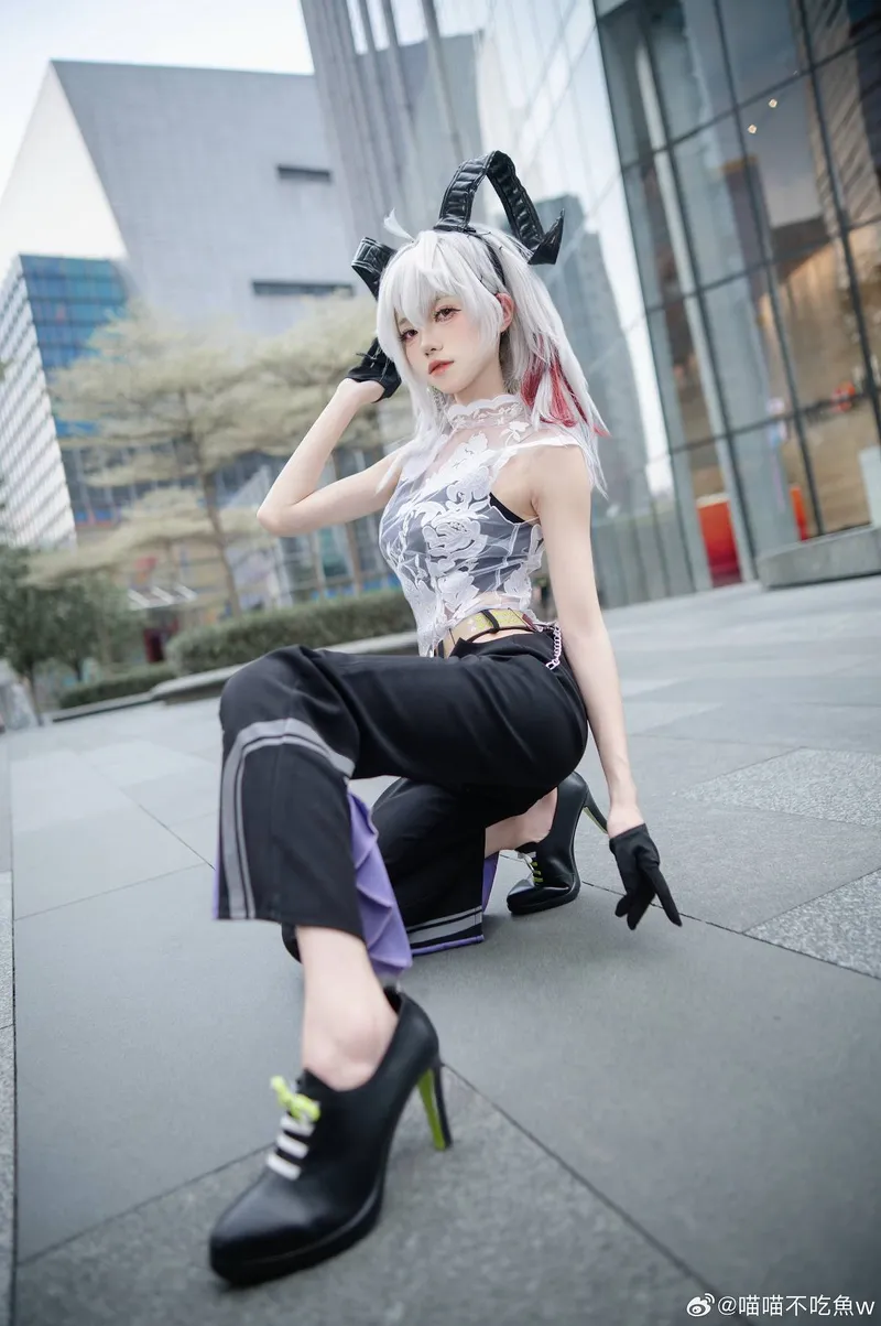 《鸣潮》赞妮cosplay展示