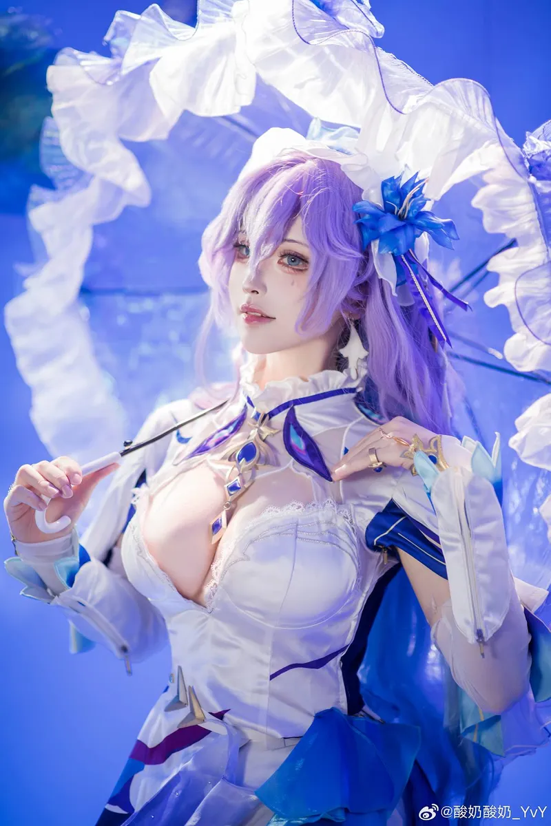 《鸣潮》坎特蕾拉cosplay展示
