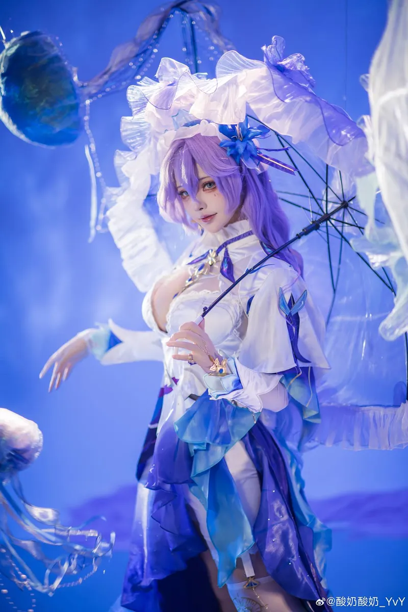 《鸣潮》坎特蕾拉cosplay展示