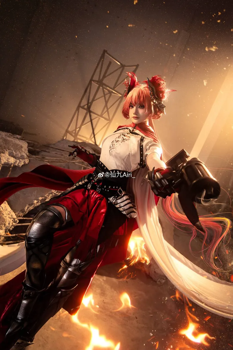 《明日方舟》菲亚梅塔cosplay展示