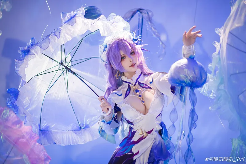 《鸣潮》坎特蕾拉cosplay展示