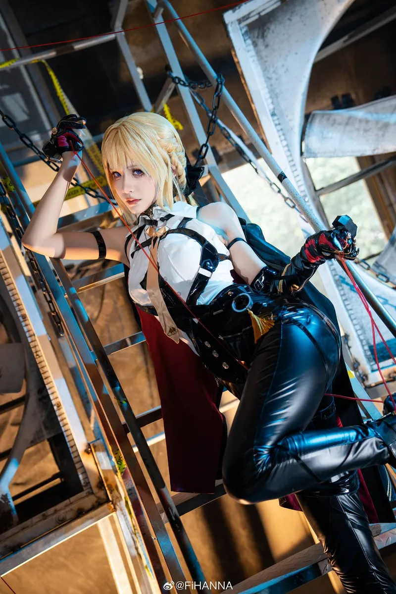 《绝区零》伊芙琳cosplay展示