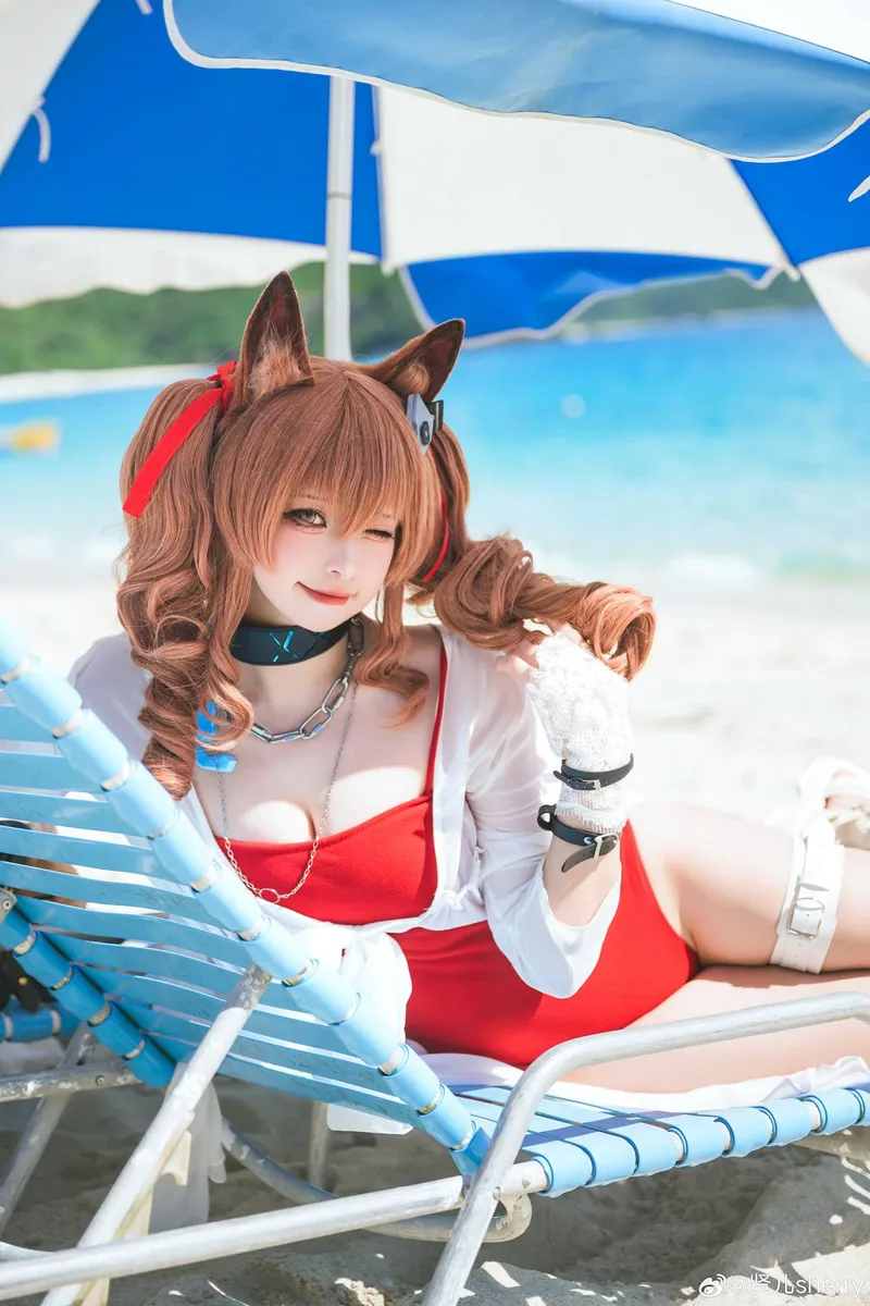《明日方舟》安洁莉娜Cosplay展示