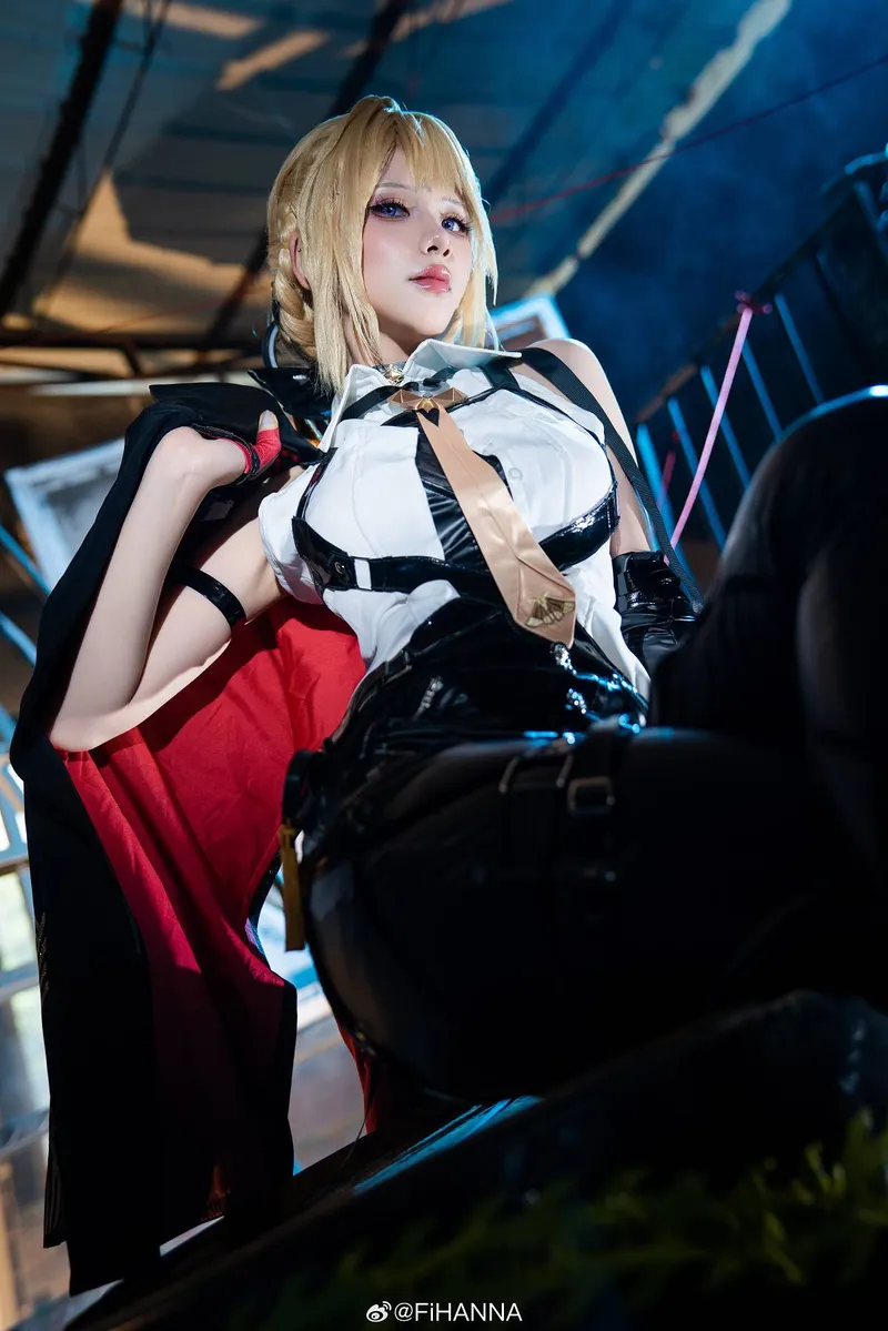 《绝区零》伊芙琳cosplay展示