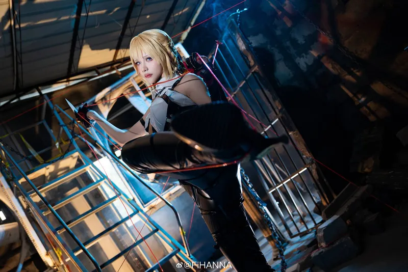 《绝区零》伊芙琳cosplay展示