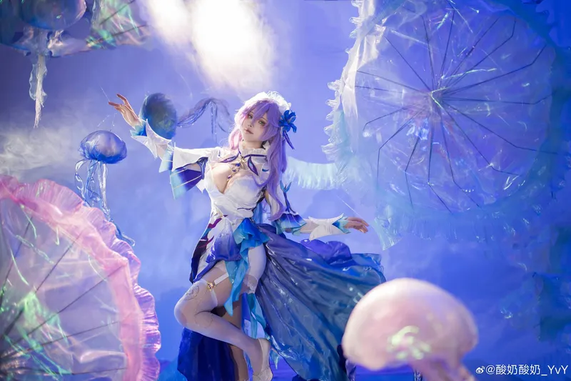 《鸣潮》坎特蕾拉cosplay展示