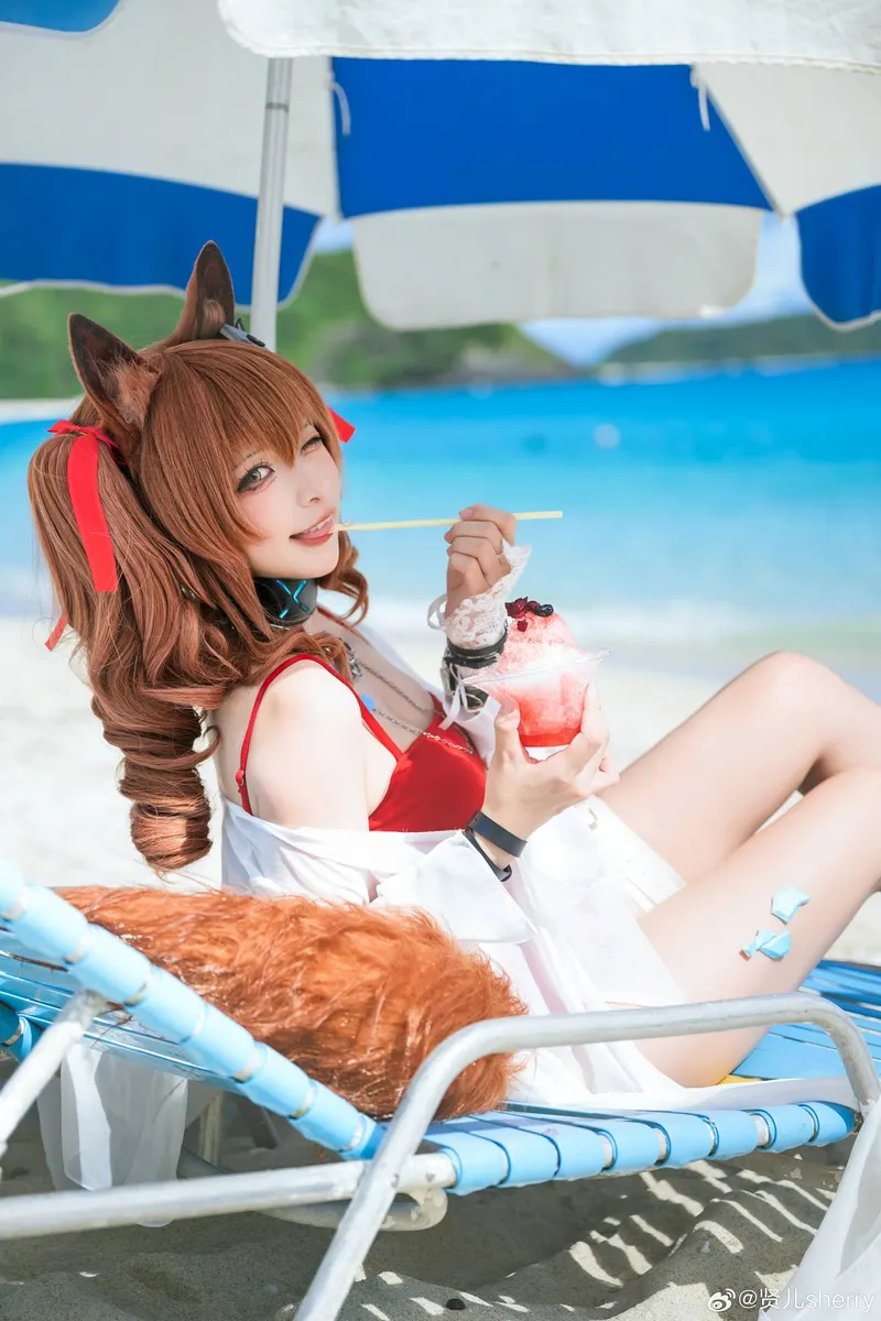 《明日方舟》安洁莉娜Cosplay展示