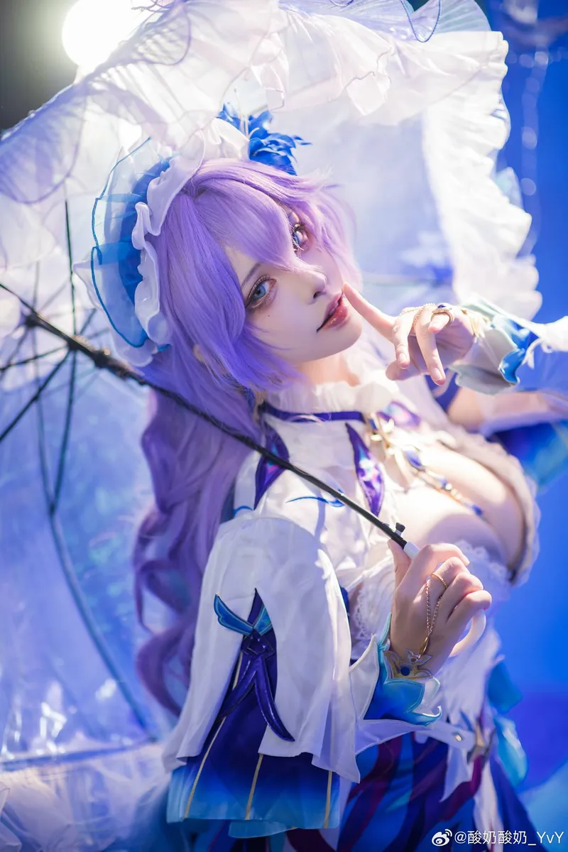 《鸣潮》坎特蕾拉cosplay展示-翡萨烈诚意呈现