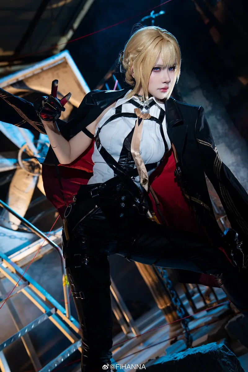 《绝区零》伊芙琳cosplay展示