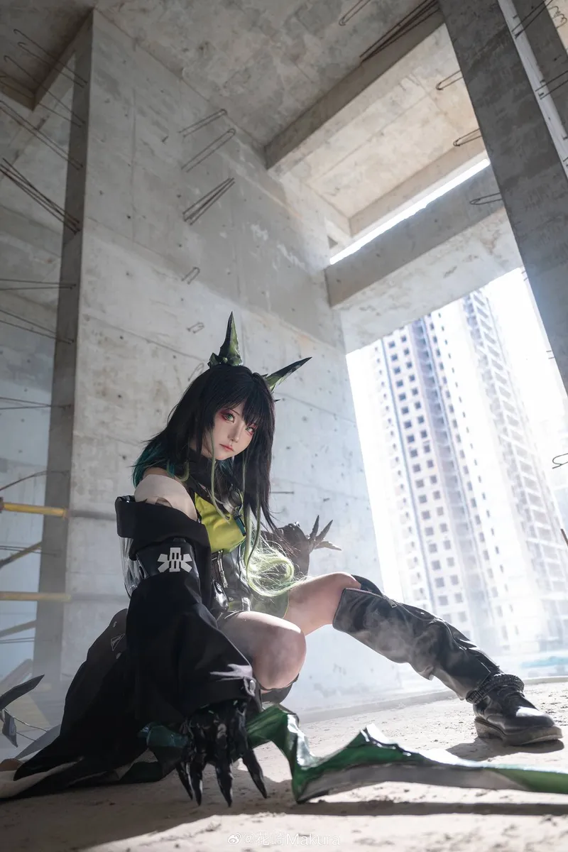 《明日方舟》Mon3trCosplay展示-自由与孤独的诠释