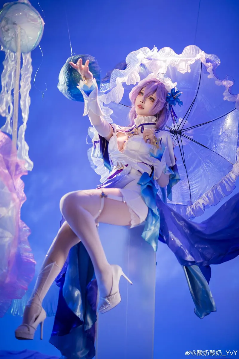 《鸣潮》坎特蕾拉cosplay展示