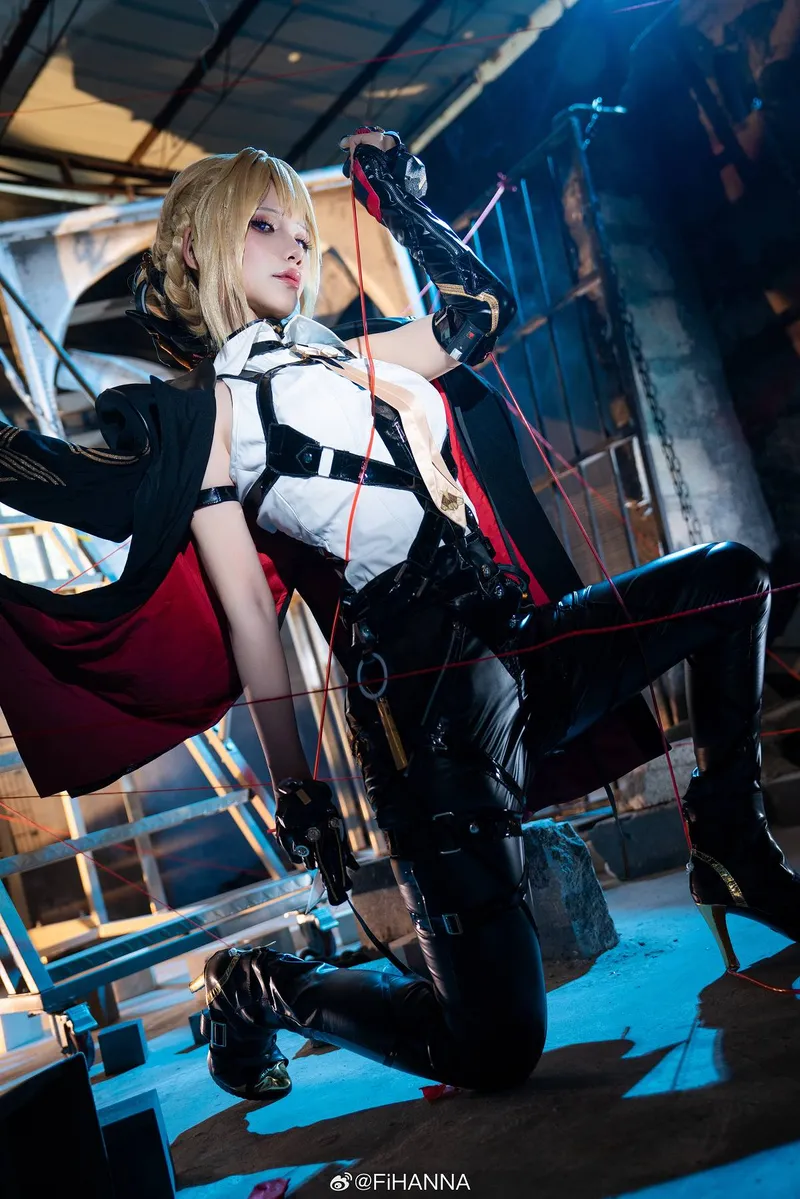 《绝区零》伊芙琳cosplay展示