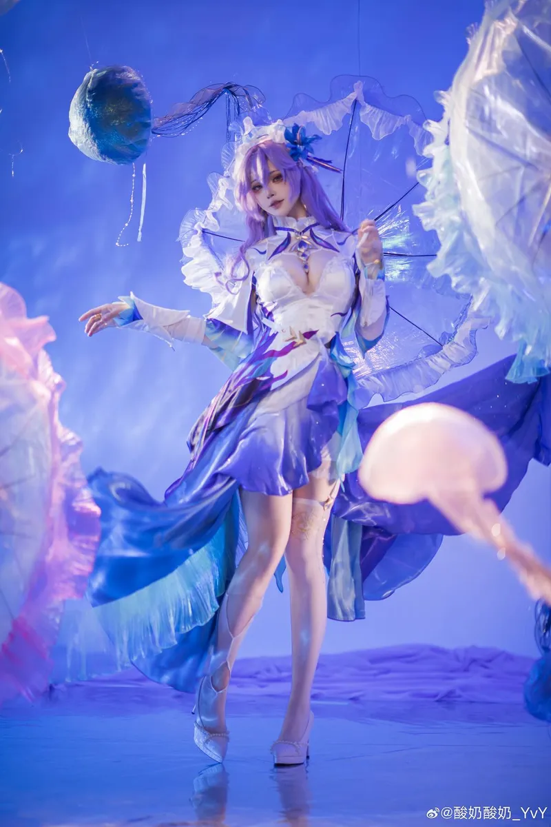 《鸣潮》坎特蕾拉cosplay展示