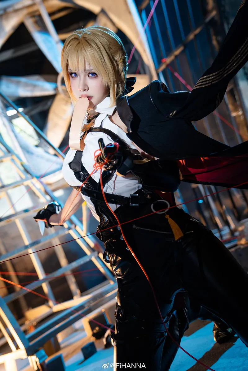 《绝区零》伊芙琳cosplay展示