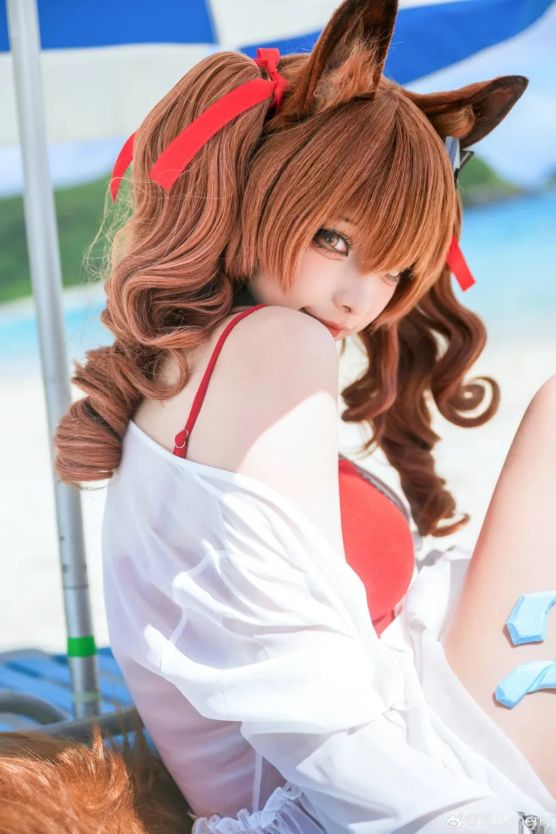 《明日方舟》安洁莉娜Cosplay展示