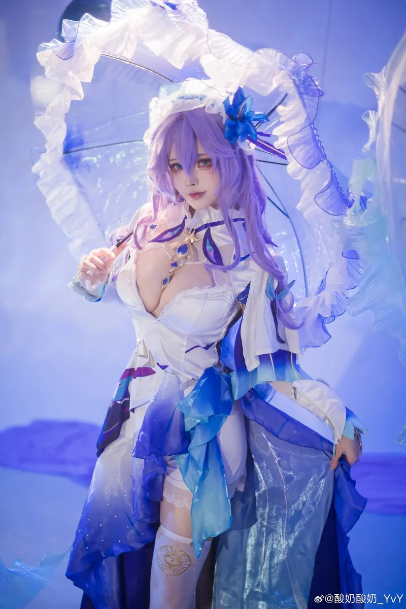 《鸣潮》坎特蕾拉cosplay展示