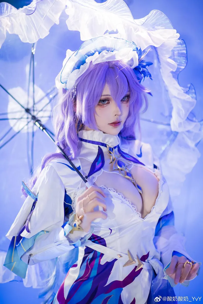 《鸣潮》坎特蕾拉cosplay展示