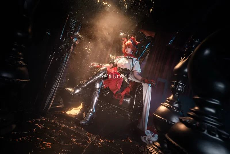 《明日方舟》菲亚梅塔cosplay展示