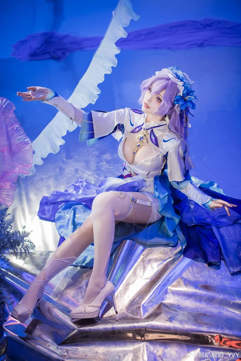 《鸣潮》坎特蕾拉cosplay展示