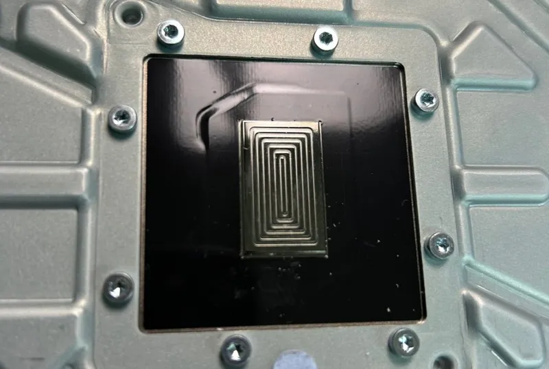 索尼升级新版PS5主机-液态金属防泄漏方案优化