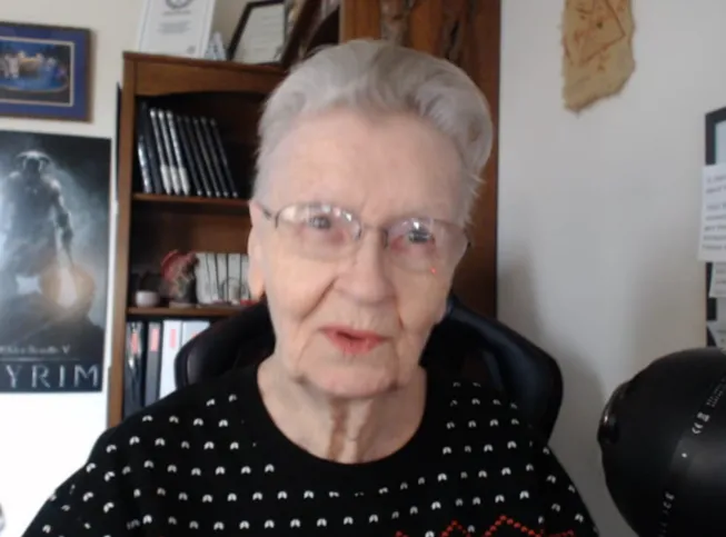 《上古5》天际老奶奶现身官方X-89岁健康报平安庆圣诞