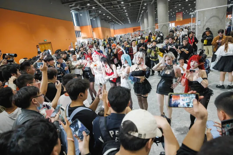 《碧蓝航线》2025冬日快闪盛典