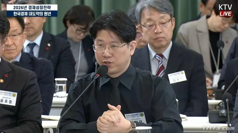 《胜利女神》开发商CEO论全民AI应用-打造生存战略新优势