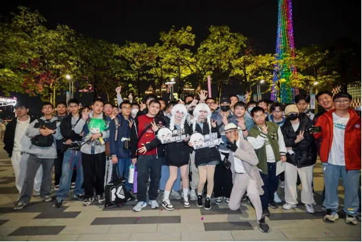 《星际猎人》广州塔无人机秀