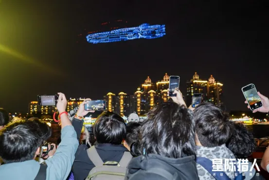 《星际猎人》盘古舰船亮相广州塔