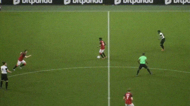 《实况足球Online》红黑大脑坐镇中圈