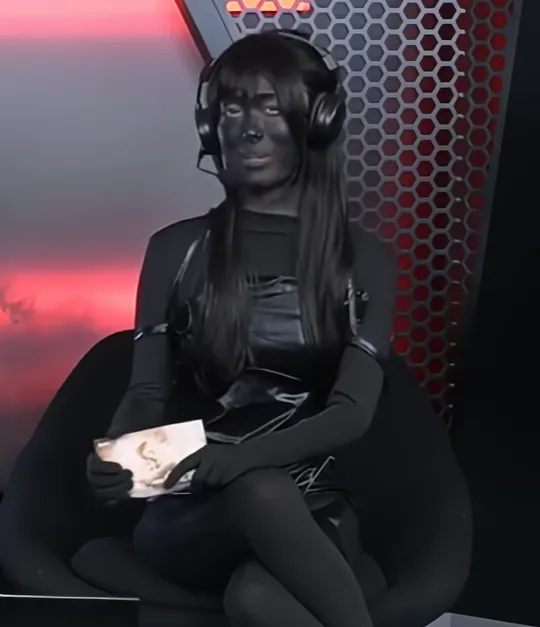 《永劫无间》女解说穿搭争议